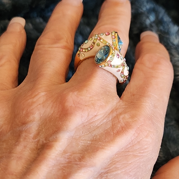 Enamel bi pass ring..fun costume jewely - Picture 4 of 5